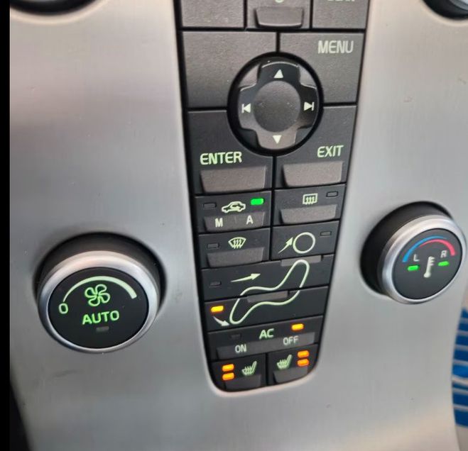 Volvo C70 II CABRIOLET 2.0 D 136 BOITE AUTO /MOMEN noir m�tal de 2010