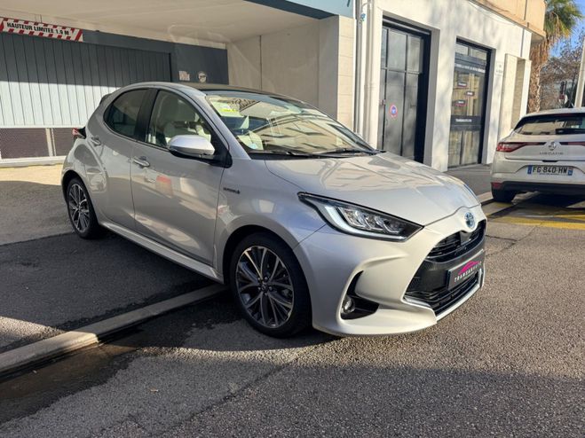 Toyota Yaris HYBRIDE MY21 1.5 L VVTI 116 CV Iconic -  Gris de 2021