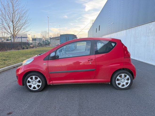 Peugeot 107 1.0e 12V 68ch Urban - R�vision OK / Batt Rouge de 2010