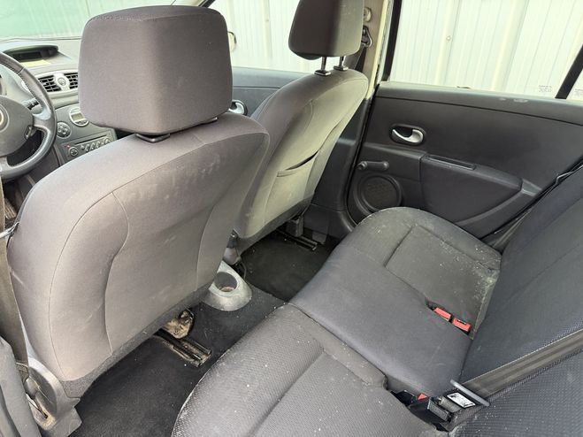 Renault Clio 1.5 DCI 85CH DYNAMIQUE BOITE HS DANS L'E GRIS C de 2009