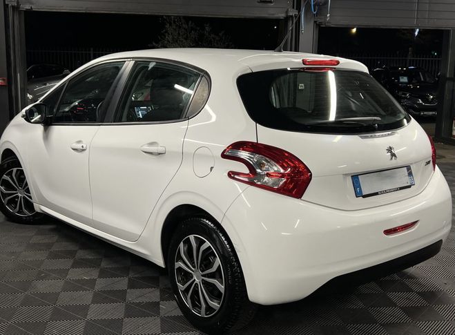 Peugeot 208 1.4 HDI 70 Cv 5 PORTES ECRAN TACTILE CLI Blanc de 2013