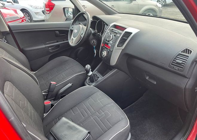 Kia Venga 1.4 crdi 90ch active 5p Rouge de 2010
