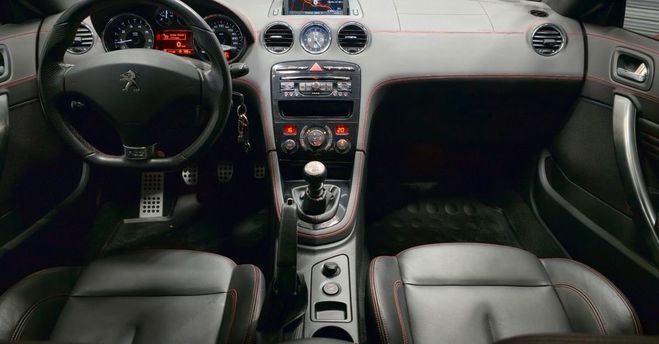 Peugeot RCZ 1.6 thp 200 red carbon 300 exemplaires Rouge de 2014