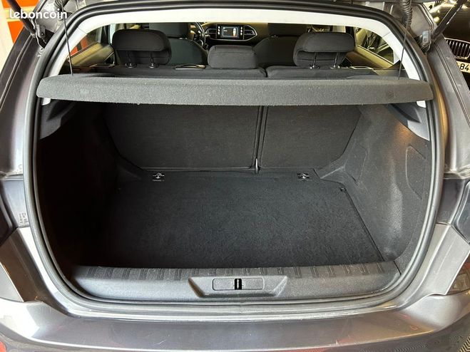 Peugeot 308 Pack Active Business 1.5 HDI 16V 130 cv  Gris de 2018