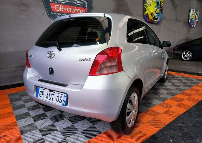 Toyota Yaris 1.4l d-4d 90cv boite automatique 190000k Gris de 2007