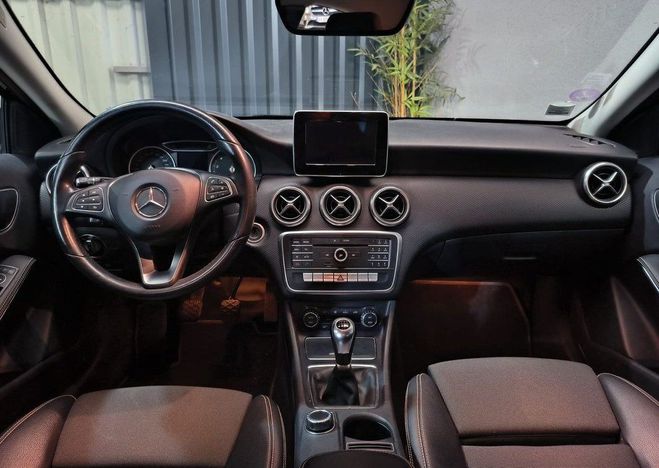 Mercedes Classe A A160 Sensation 102cv Bo�te 6 1-2 cuir ba Marron de 2017
