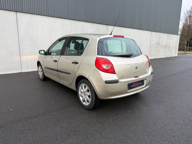 Renault Clio III 1.4 16V 100ch Confort Pack Clim Expr Beige de 2006