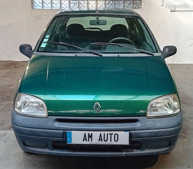 Renault Clio  Vert de 1997