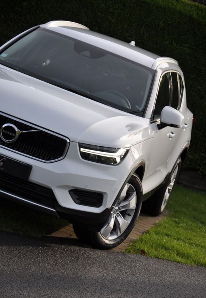 Volvo XC40 XC T2 129 7CV MOMENTUM BVA GEARTRONIC 8  Blanc de 2021