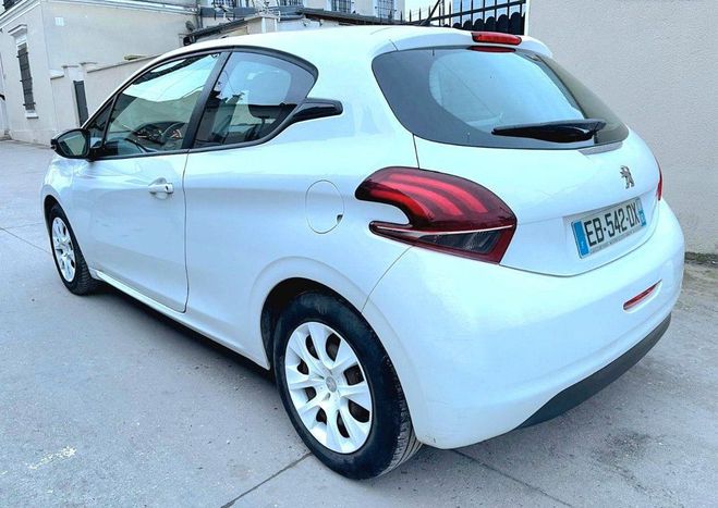 Peugeot 208 1.0 vti 68ch 5 places 88000km Blanc de 2016