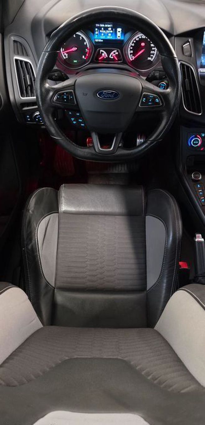 Ford Focus 2.0 ST 250cv SW Blanc de 2016