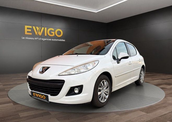 Peugeot 207 207    1.4 73 cv 54 kw essence distri ok Blanc de 2013