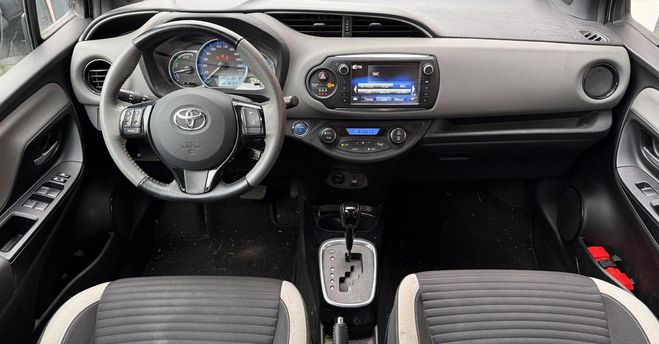 Toyota Yaris hybrid 1.5 100 collection Blanc de 2017