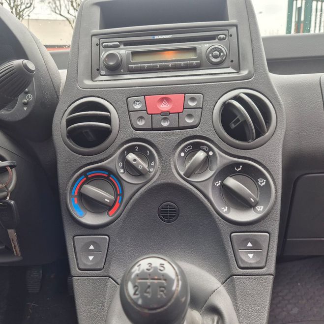 Fiat Panda II 1.2 8V 69 DYNAMIC TR�S BELLE CITY PRO Gris de 2011