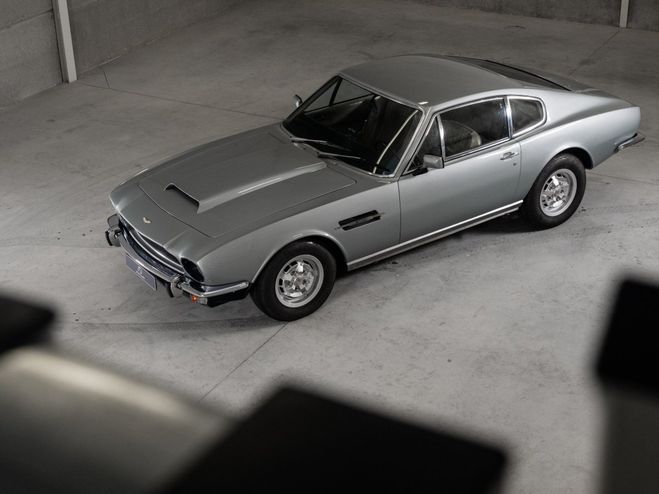 Aston martin V8  Metal Grey de 1977