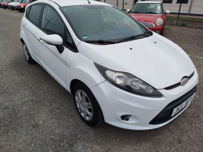 Ford Fiesta VI 5 portes 1.6 TDCi 16V 90 CV Blanc de 2009