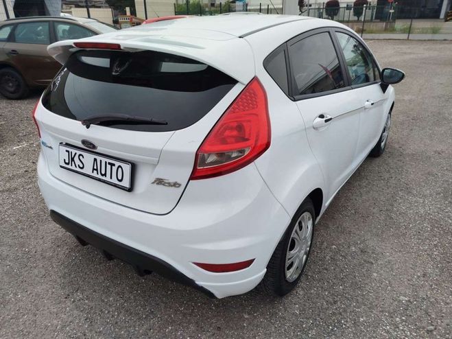 Ford Fiesta VI 5 portes 1.6 TDCi 16V 90 CV Blanc de 2009