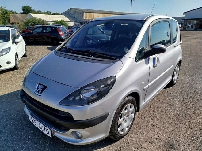 Cliquer pour voir la photo suivante Peugeot 1007 1.6 i 110cv BVA Gris de 2005