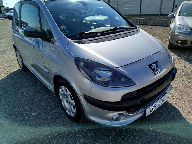 Peugeot 1007 1.6 i 110cv BVA Gris de 2005
