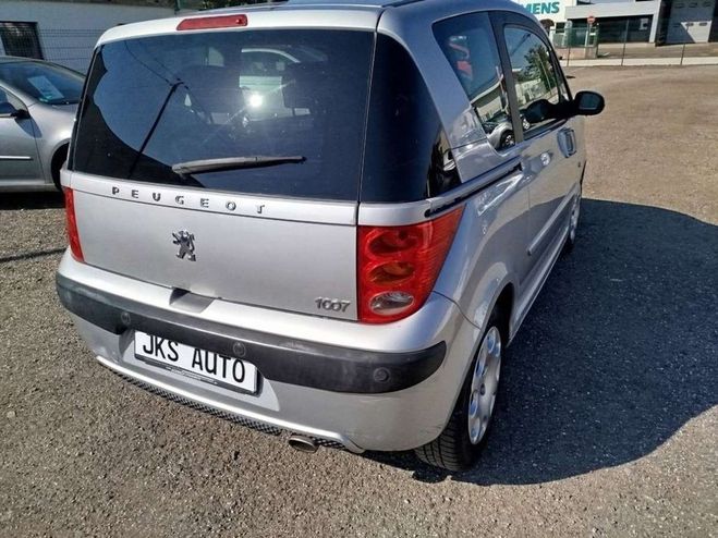 Peugeot 1007 1.6 i 110cv BVA Gris de 2005
