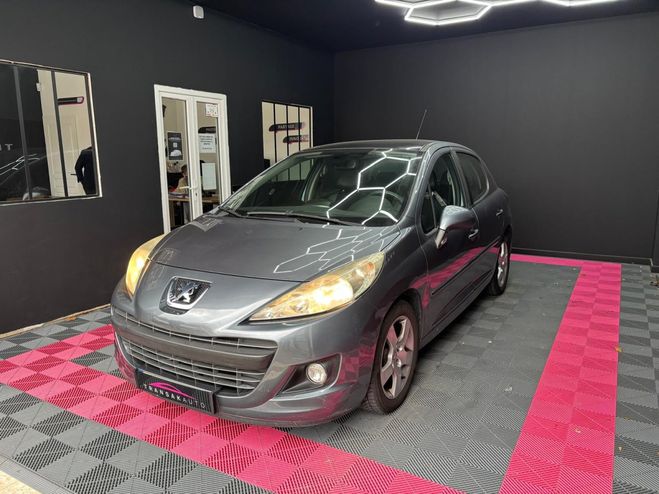 Peugeot 207 1.6 HDi 92ch Feline / SUIVI A JOUR COURR Gris de 2011