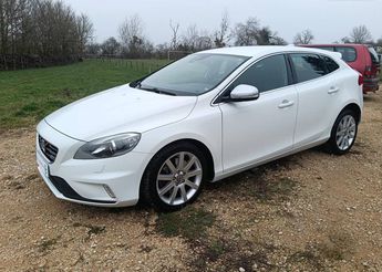  Voir d&eacute;tails -Volvo V40 II D3 150ch R-Design Geartronic Start&St &agrave; Lagney (54)