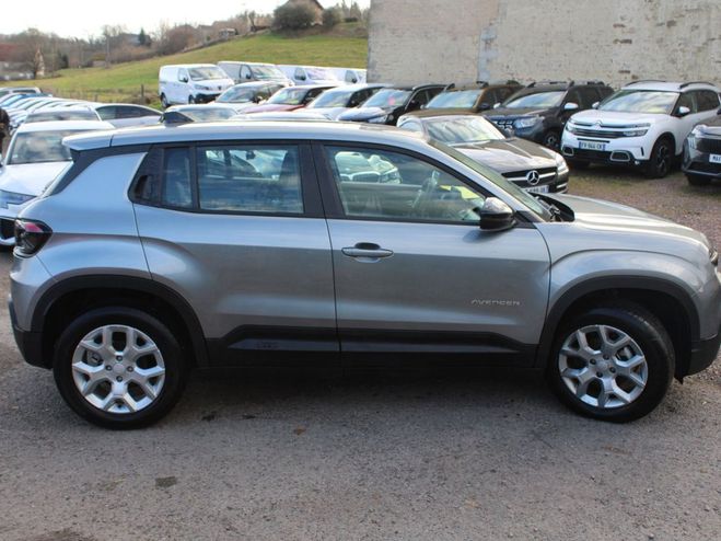 Jeep Avenger 1L2 TURBO 100 CV ALTITUDE BOITE 6V CAM�R Gris Kansas de 2025