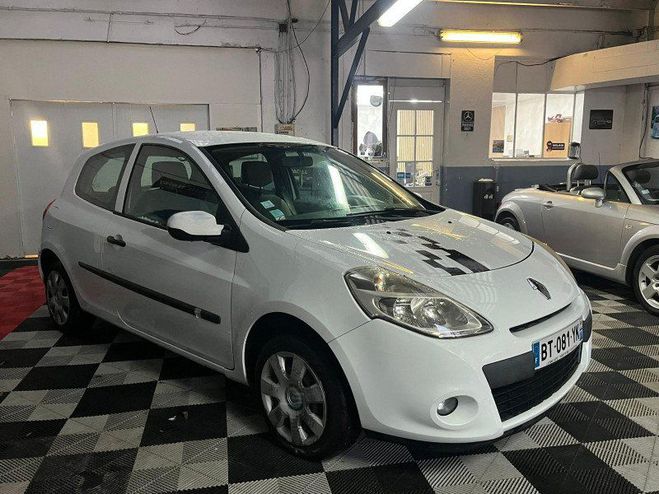 Renault Clio III STE 1.5 DCI 70CH AIR 3P DERIV-VP Blanc de 2011