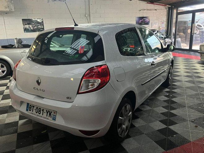 Renault Clio III STE 1.5 DCI 70CH AIR 3P DERIV-VP Blanc de 2011
