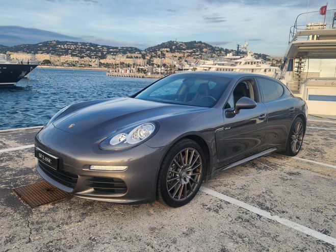 Porsche Panamera 3.0L V6 DIESEL GRIS FONCE de 2014