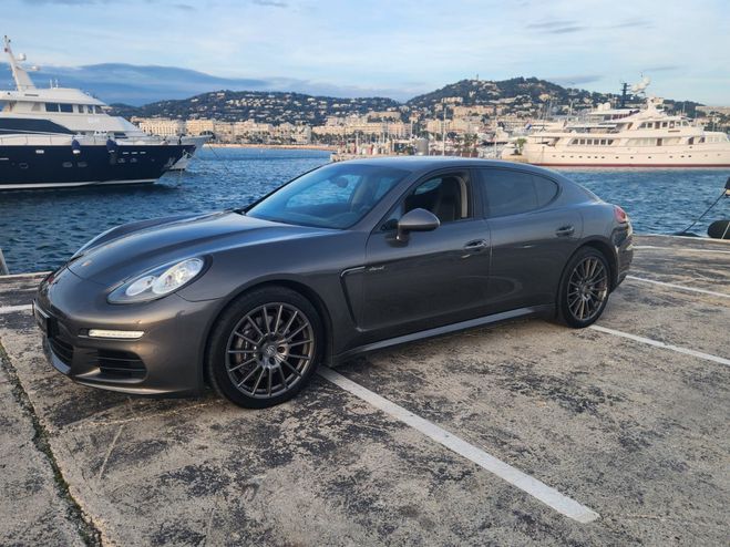 Porsche Panamera 3.0L V6 DIESEL GRIS FONCE de 2014