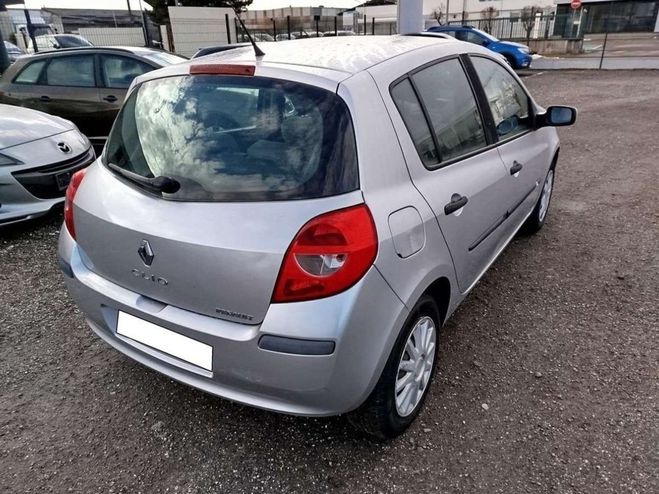 Renault Clio 1.2 75cv Gris de 2005