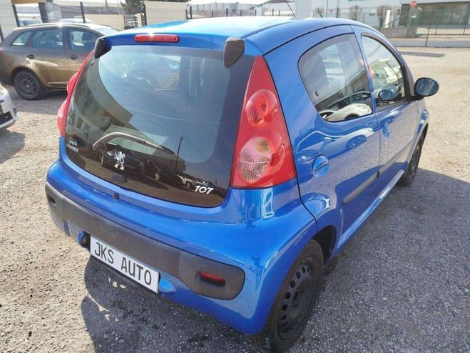 Peugeot 107 5 Portes 1.0 i 12V 68 cv Bleu de 2009