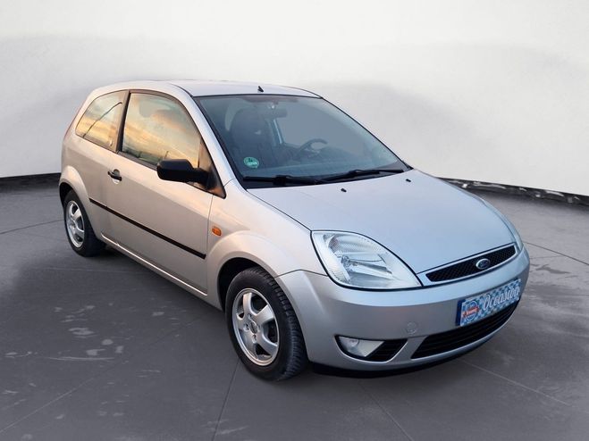 Ford Fiesta phase 2 1.4 i 16v 80ch kit distribution  Gris de 2005