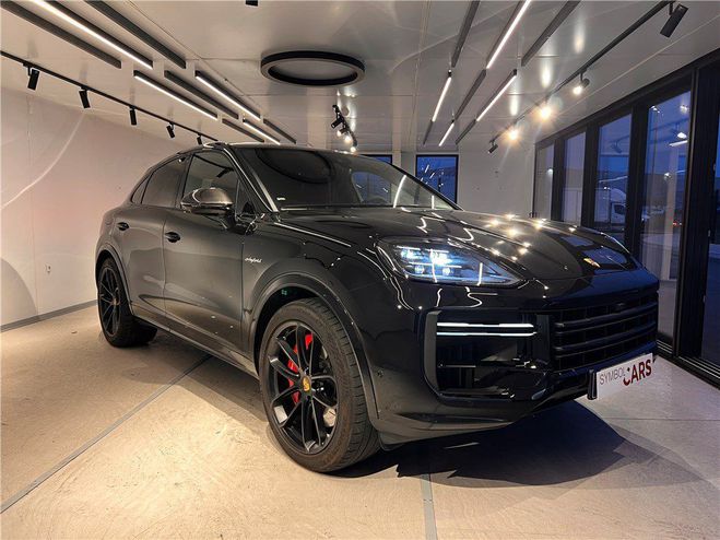 Porsche Cayenne Turbo E-HYBRID 4.0 V8 739 CH Noir, NOIR de 2024