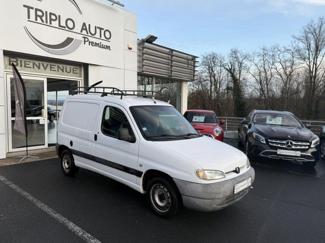 Cliquer pour voir la photo suivante Peugeot Partner 170C 1.9 D Fourgon Confort - ATTELAGE + BLANC de 2003