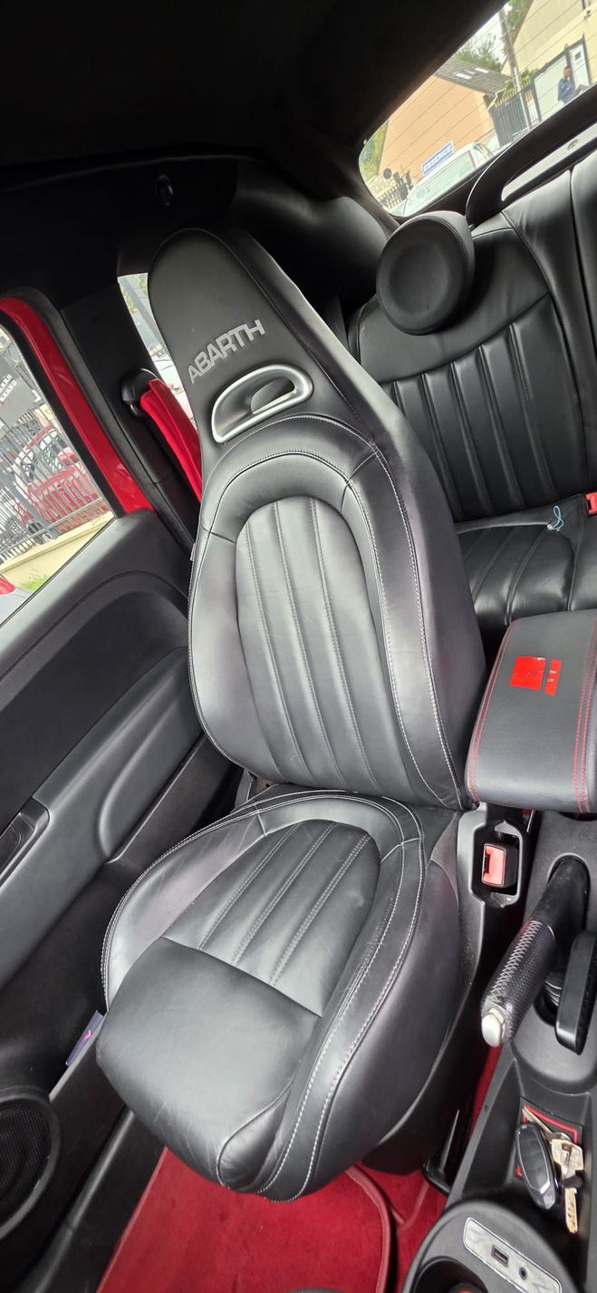 Fiat 500  rouge de 2018