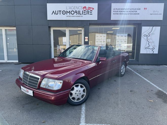 Mercedes Classe E 220 Cabriolet fran�aise restaur� BVM Rouge de 1993
