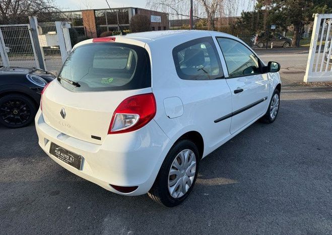 Renault Clio 3 dci 75 air portes Blanc de 2013