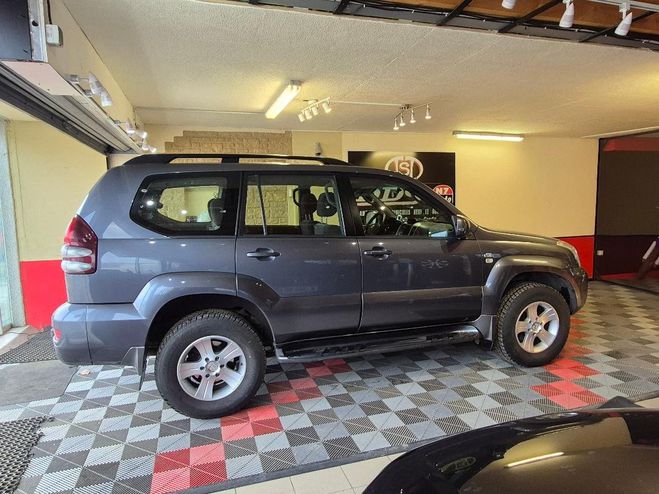 Toyota Land Cruiser D-4D VX GPS CLIM CARNET ATTELAGE Gris Clair de 2005