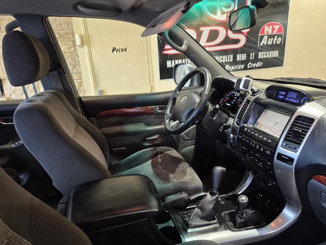Toyota Land Cruiser D-4D VX GPS CLIM CARNET ATTELAGE Gris Clair de 2005