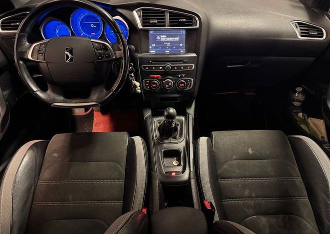 Citroen DS 4 automobiles so chic Rouge de 2016