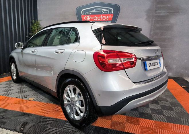 Mercedes Classe GLA Classe 180d 110cv STYLE 1er main suivi c Gris de 2015