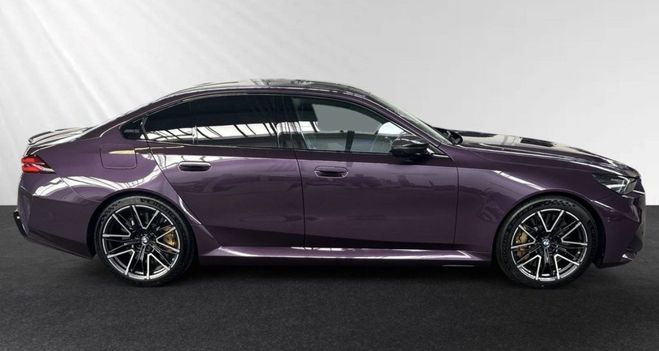 BMW M5 Daytona violet  de 2024
