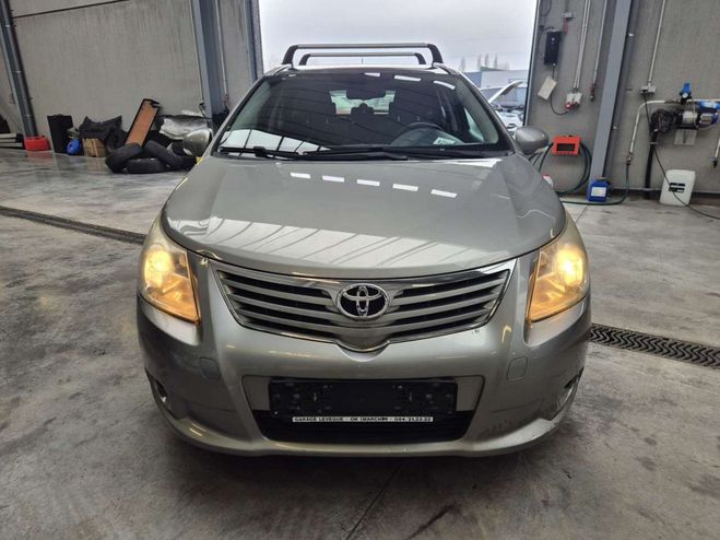 Toyota Avensis 2.0 D-4D Sol --MARCHAND OU EXPORT-- Gris M�tallis� de 