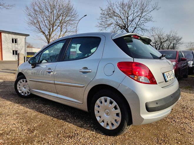 Peugeot 207 1.6 hdi 90ch Active 5p 1�Main Gris de 2010