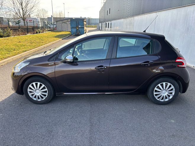 Peugeot 208 1.2 PureTech 82ch BVM5 Allure - Distribu Marron de 2013
