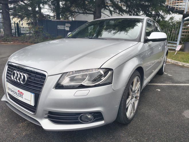 Audi A3 Sportback 8P Phase 2 TDI S-Line 140 cv B Gris de 2012