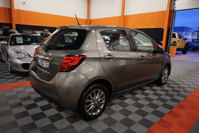 Toyota Yaris 69 VVT-I DYNAMIC 5P Gris C de 2016