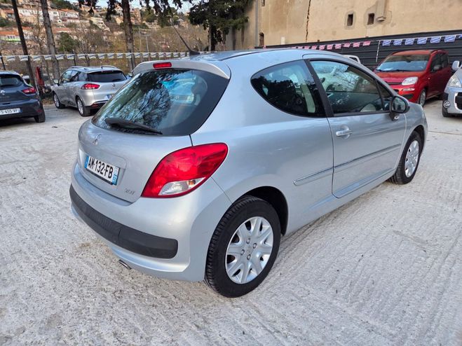 Peugeot 207 Premium 1.6 HDi 90 ch Gris de 2010